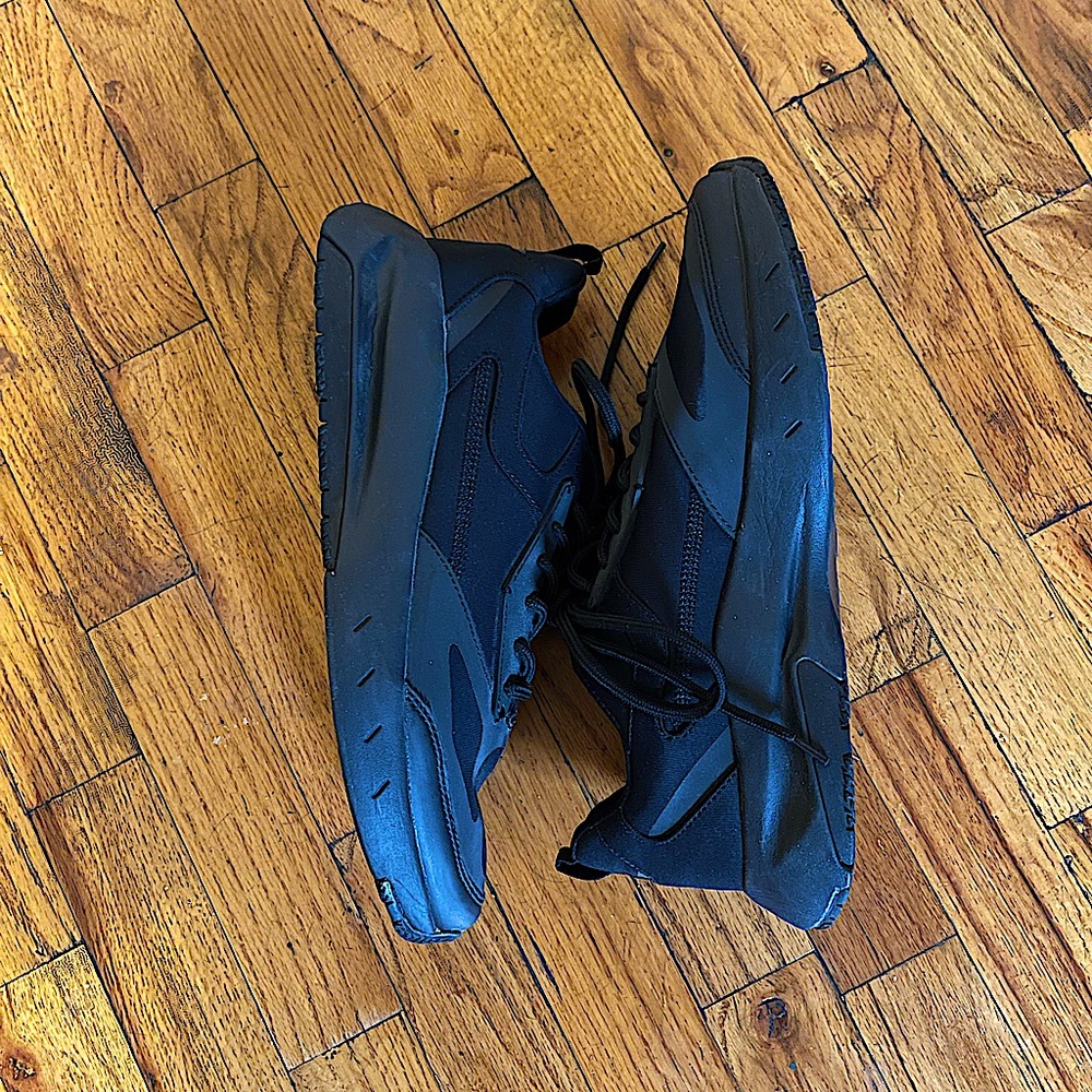 Black Zara ‘Yeezy’ style sneakers